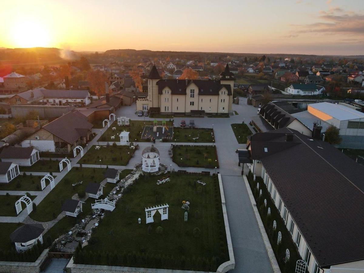Готельно-Ресторанний Комплекс Прованс Парк Pochaiv Exterior photo