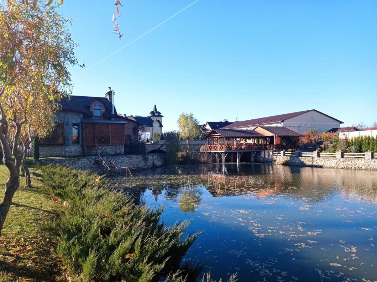 Готельно-Ресторанний Комплекс Прованс Парк Pochaiv Exterior photo